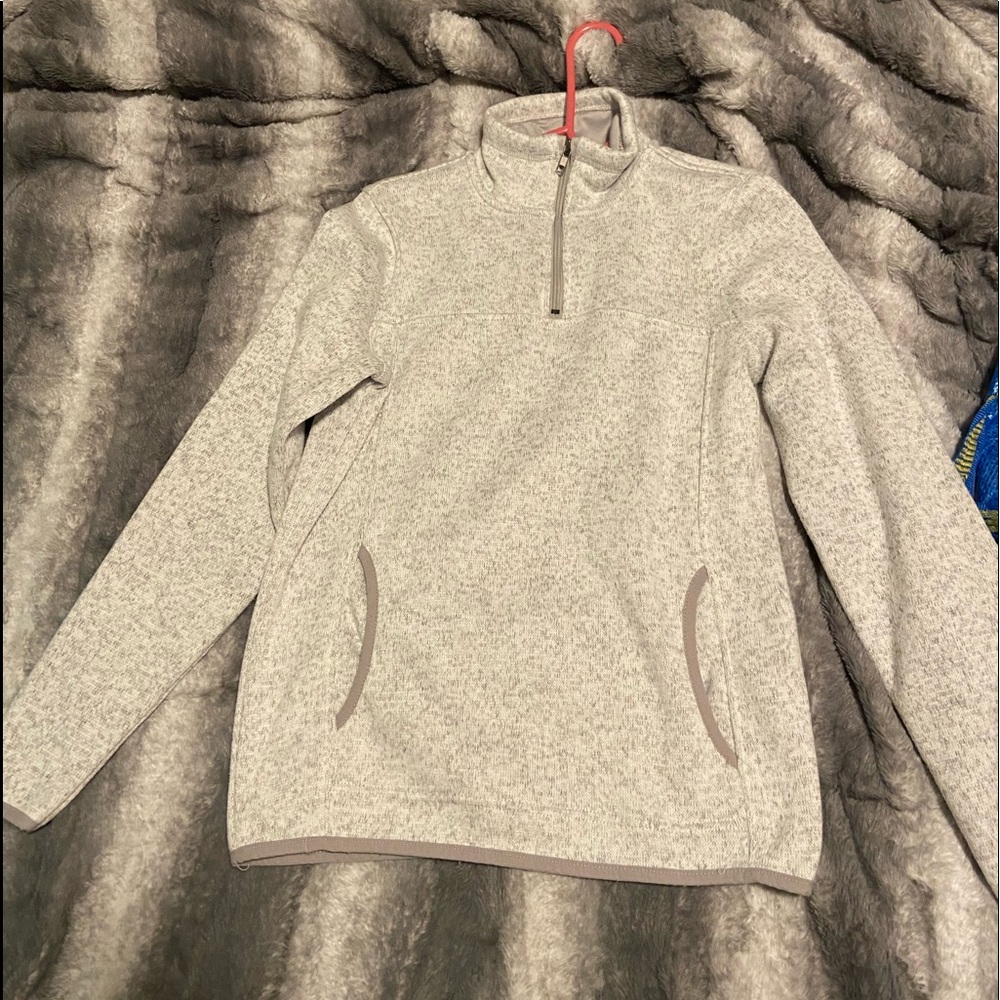 Cute zip up sweater super cute